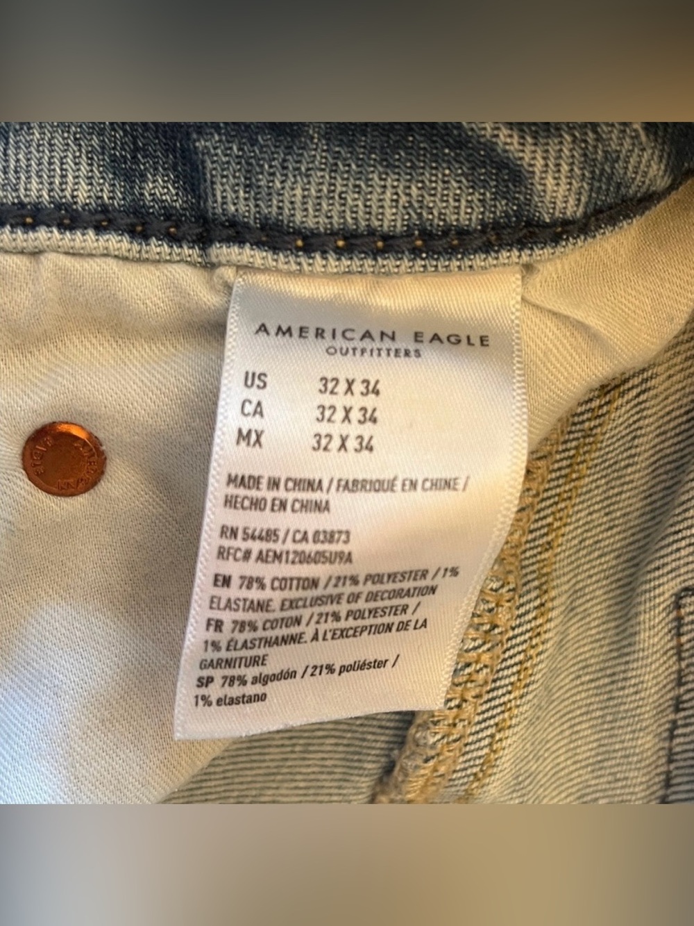 Men's AEO Light Wash Relaxed Jeans - Picture 6 of 14